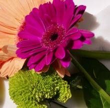 Load image into Gallery viewer, Fresh Bouquet Candle, 11oz, Gives jobs to young USA moms! - Give Back Goods
