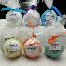 Load image into Gallery viewer, Ultimate Essential Oil Bath Bomb Gift Set 6 Pack
